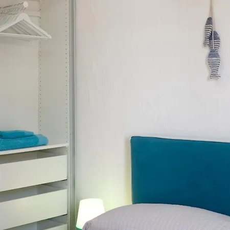 Lovely Garden To Private Heated Pool Apartment *