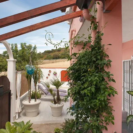 Lovely Garden To Private Heated Pool Apartment