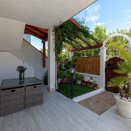 Apartment Lovely Garden To Private Heated Pool Villasimius